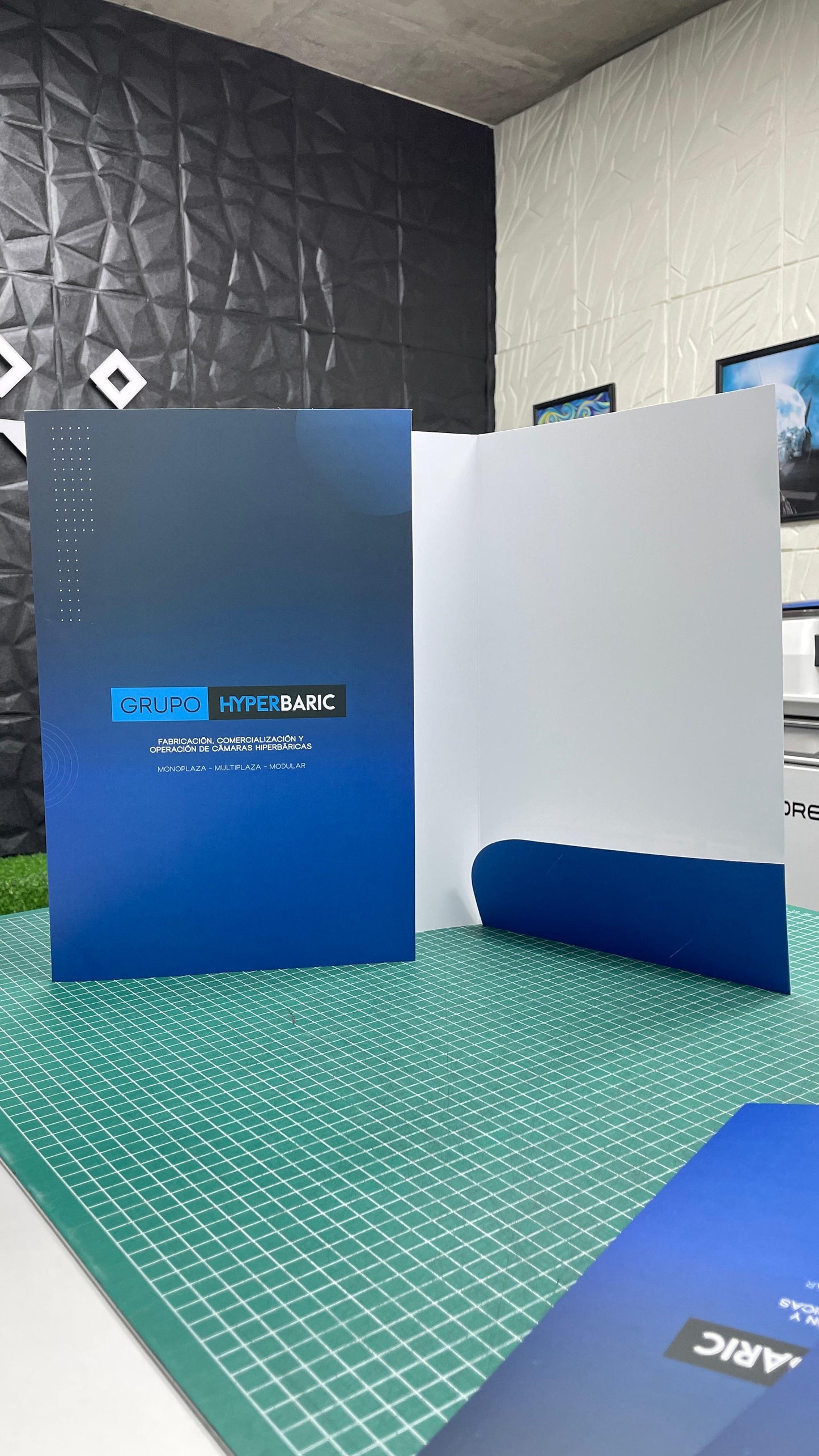 CARPETAS CORPORATIVA PREMIUM OFICIO 23x35cm (Pack 500und)