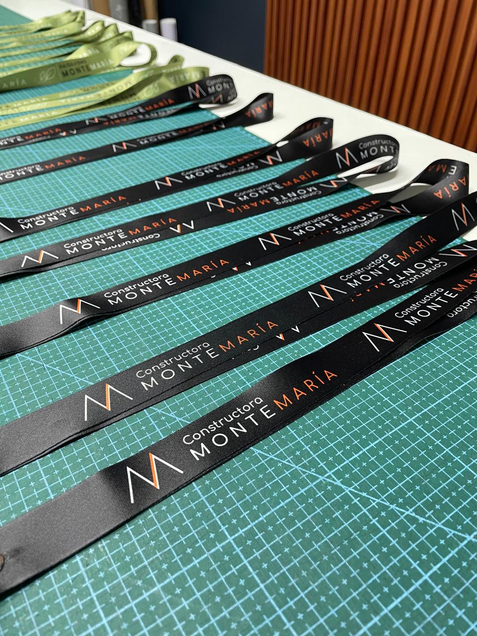 Credenciales Corporativos + Landyard TIPTOP Personalizado (Pack 10und)