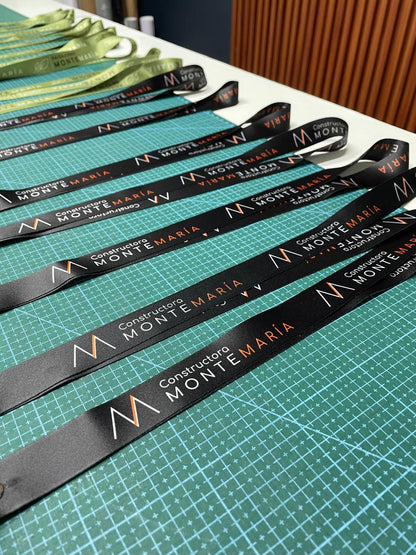 Credenciales Corporativos + Landyard TIPTOP Personalizado (Pack 10und)