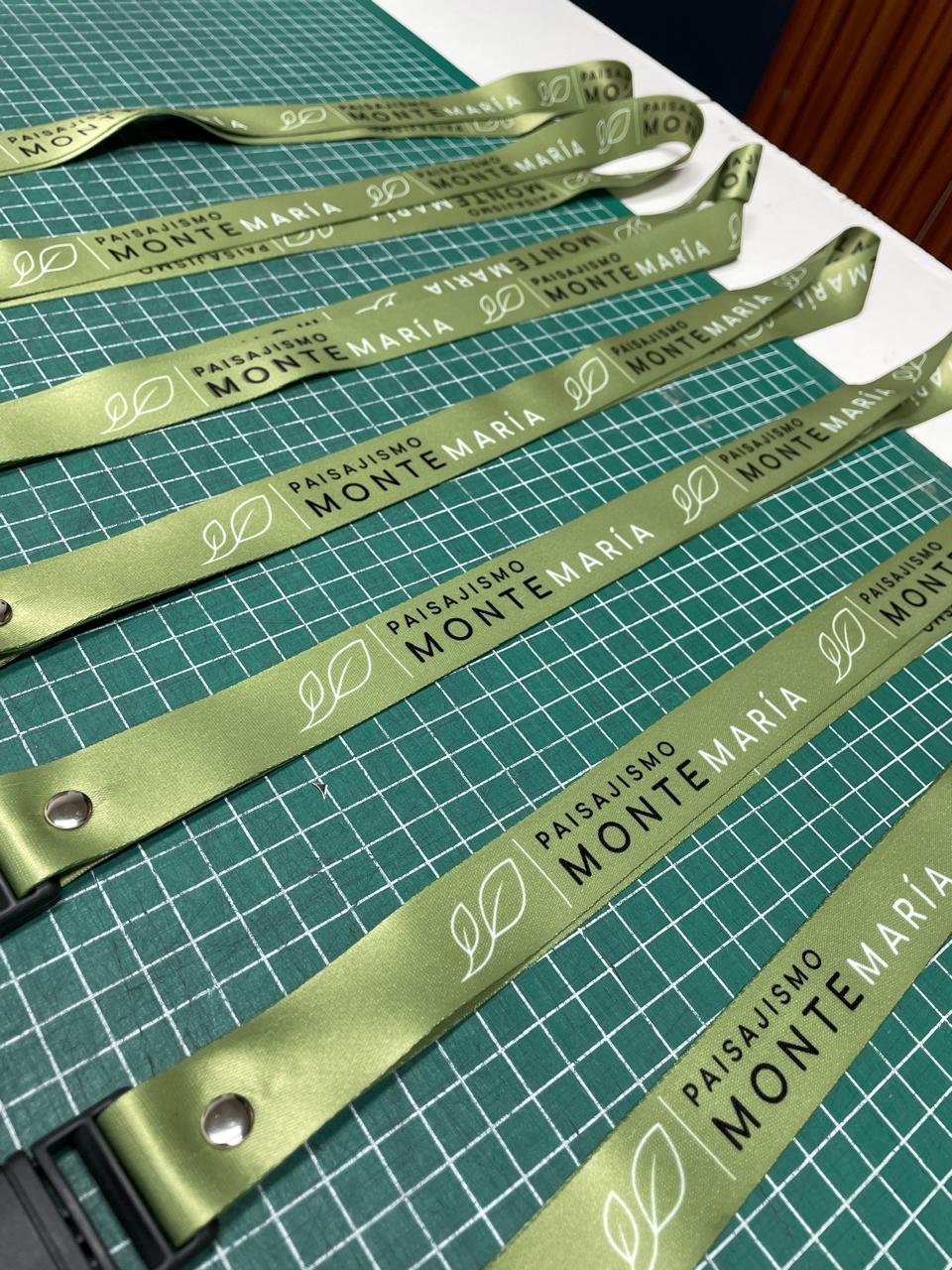 Credenciales Corporativos + Landyard TIPTOP Personalizado (Pack 10und)